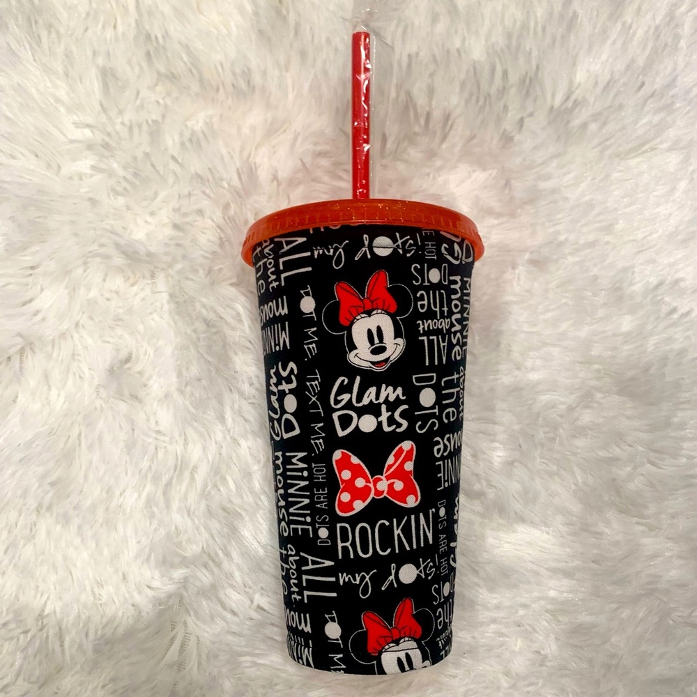 Minnie Mouse Cup w/straw and removable cozie ♥️